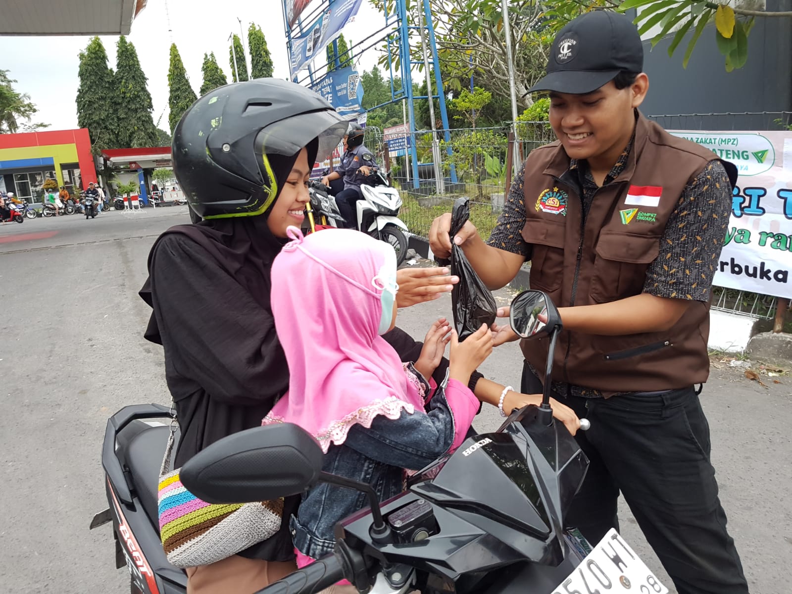 Berbagi Takjil Jilid 2 MPZ DD CSJ di Bulan Suci Ramadhan 1445H