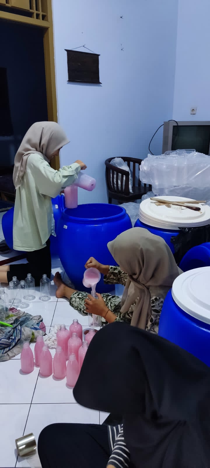 Kreativitas Generasi Z di Rumah Produksi BioForma: Santri Pondok Tahfiz Al-Qur’an Cahaya Semesta Salam Raih Keterampilan Kewirausahaan