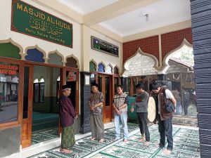 Bersih-Bersih Masjid di Dusun Waru, Langkah Awal Menggerakkan Pemuda Cinta Masjid